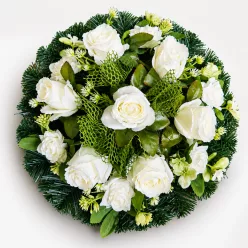   Temetési koszorú, fehér selyemvirágos – 35 cm (13 virág)