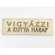 Natúr fa - "VIGYÁZZ! A KUTYA HARAP" tábla