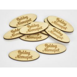   Natúr fa - "Boldog Névnapot" ovál tábla 2x4,9cm 10db/csomag