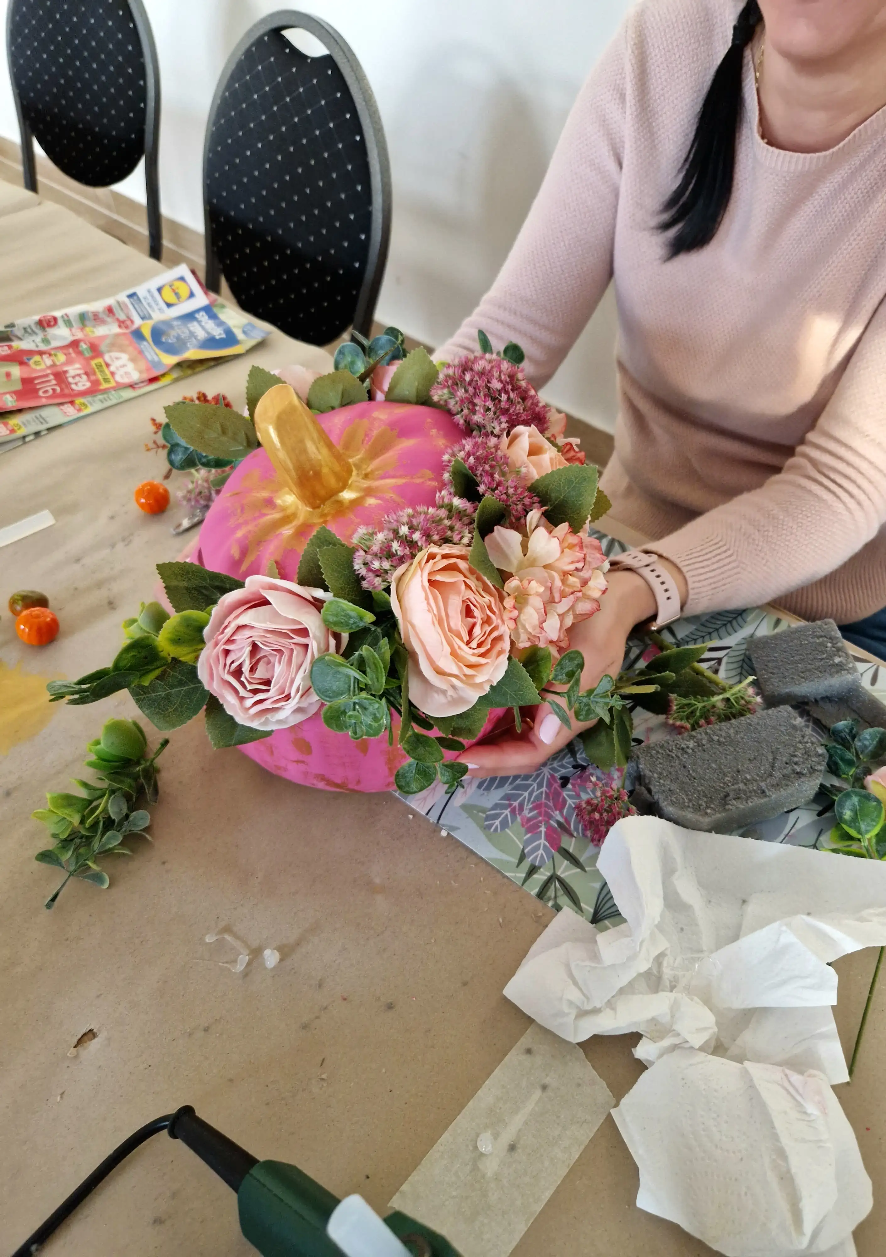 kész rózsaszín papírtök, őszi dekoráció