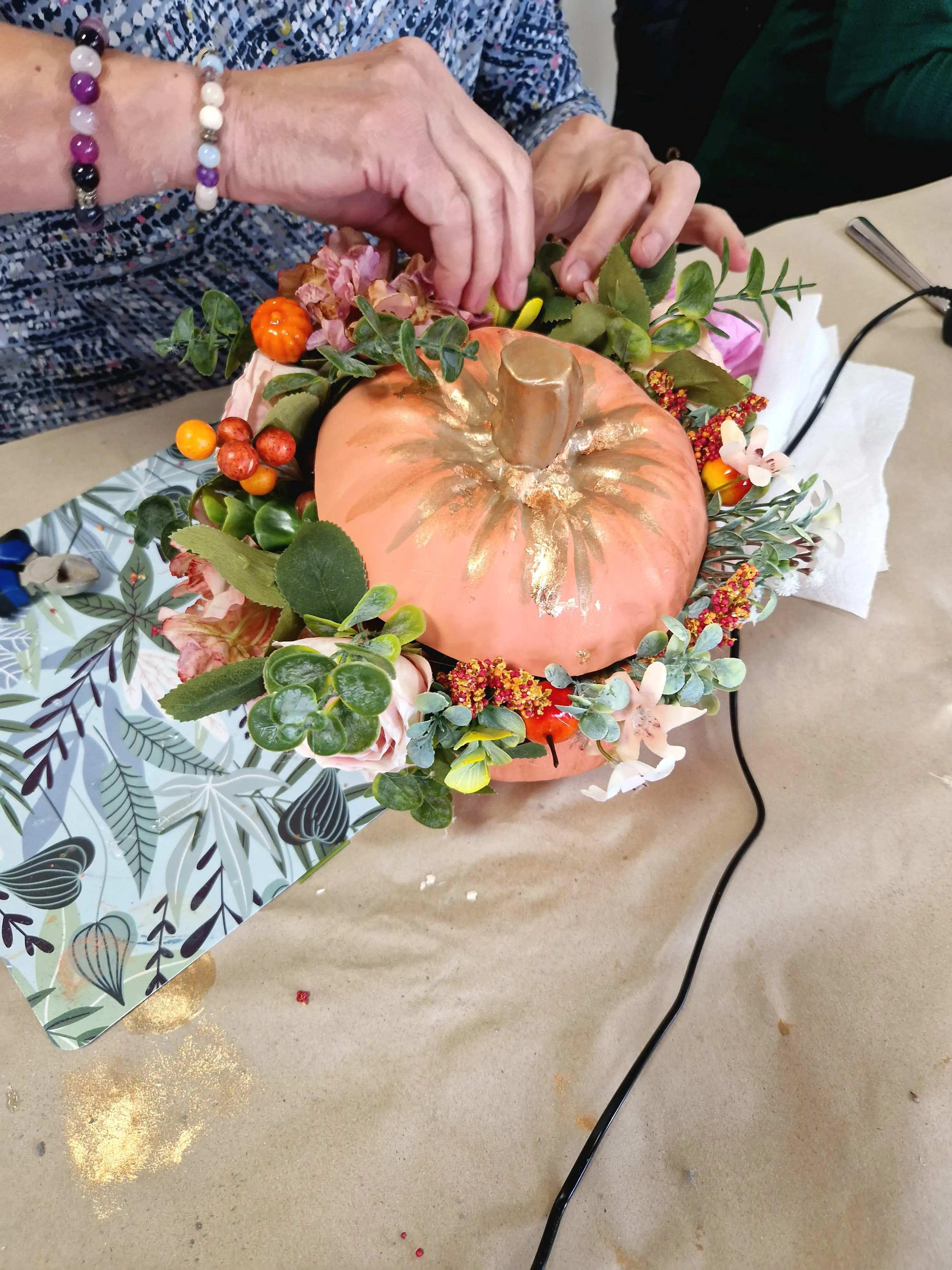 egy elékszült őszi papírtük dekoráció