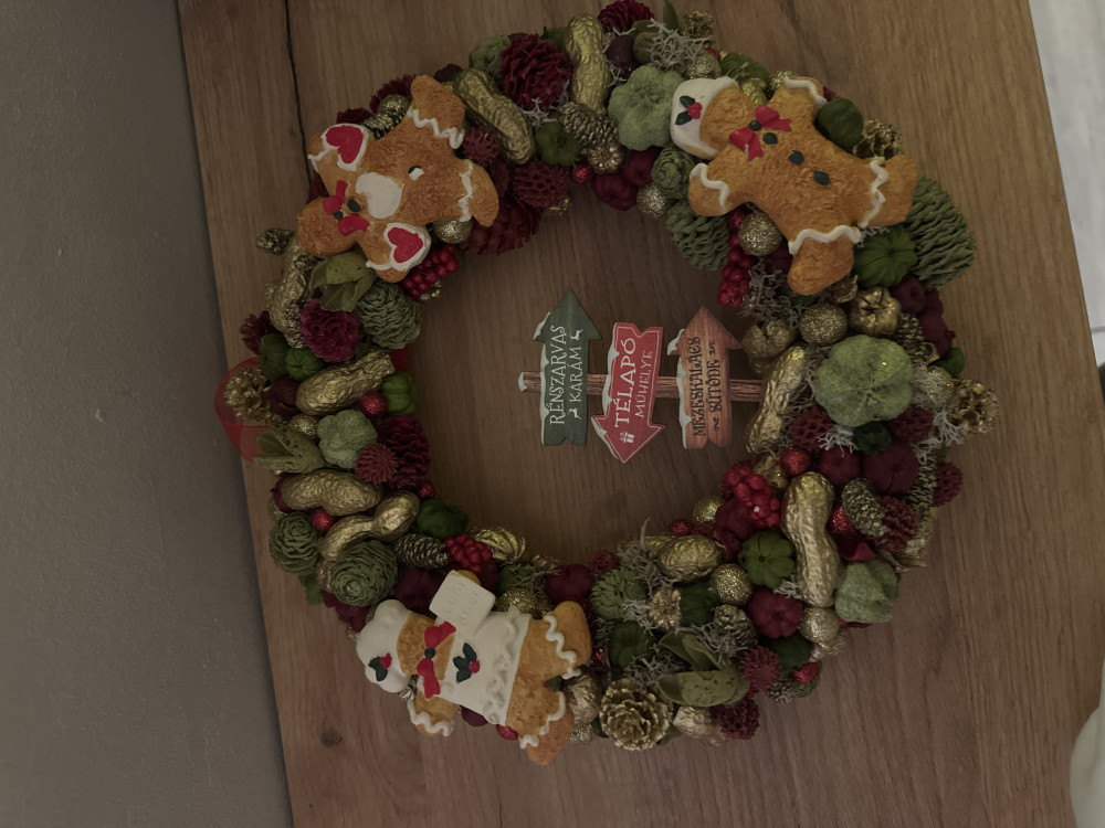   Téli dekoráció - Karácsonyi Mézeskalácsos DIY Ajtókoszorú - Csinál Magad Csomag
