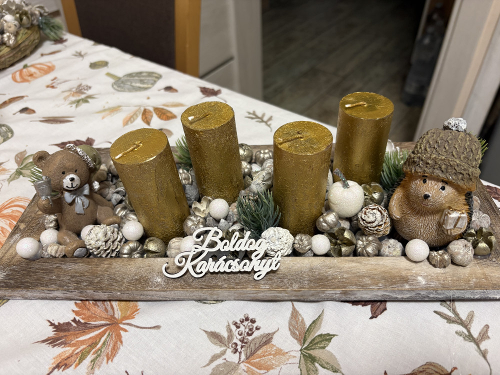   Téli dekoráció - Páros csomag Karácsonyi Sünis DIY Ajtókoszorú és Asztaldísz - Csinál Magad Csomag
