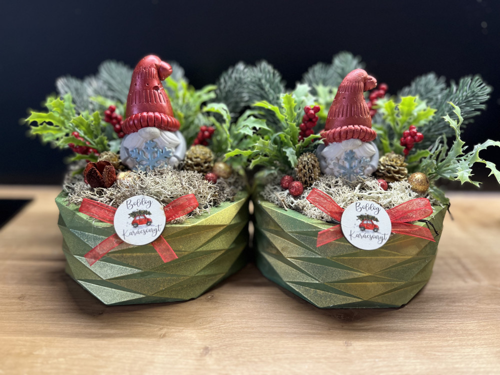   Karácsonyi DIY csomag – Piros sapkás manó „Boldog Karácsonyt” dísz (14 cm)
