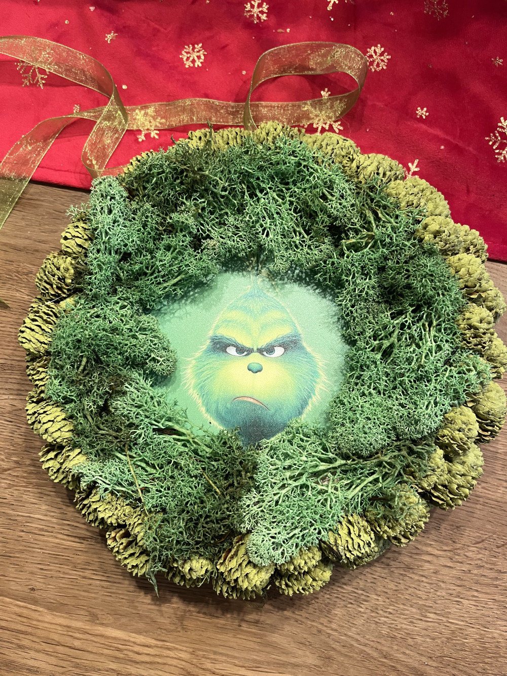 Grincses Ajtódísz – Limitált DIY Csomag (20 cm alap)
